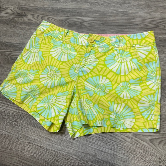 Womens Lilly Pulitzer Snail Swirl Callahan Shorts Size 8 - Picture 1 of 3